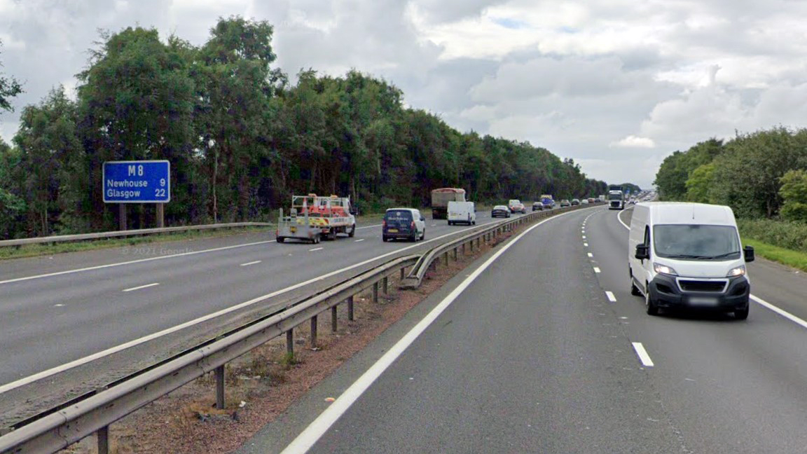 RESURFACING THE EASTBOUND M8 AT JUNCTIONS 4 AND 4A