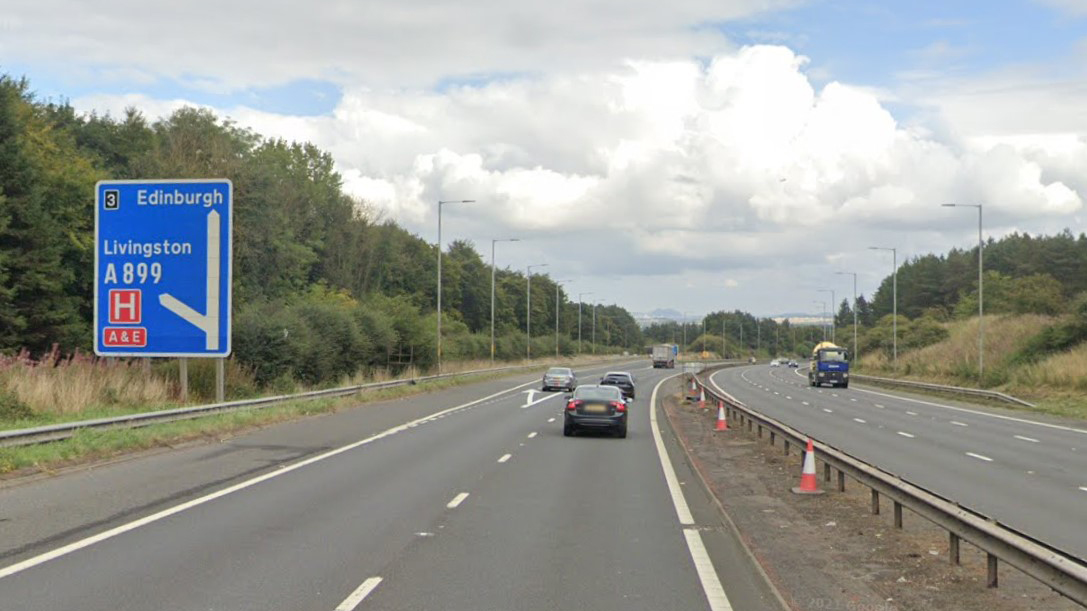 FENCING WORKS ON THE M8 EASTBOUND