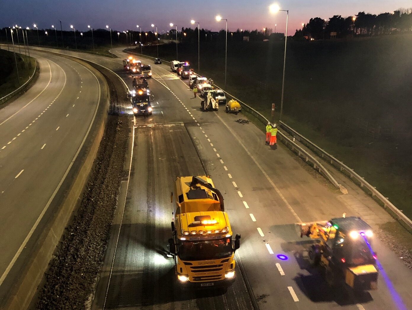 OVERNIGHT RESURFACING M80 SOUTHBOUND BETWEEN JUNCTIONS 7 & 8