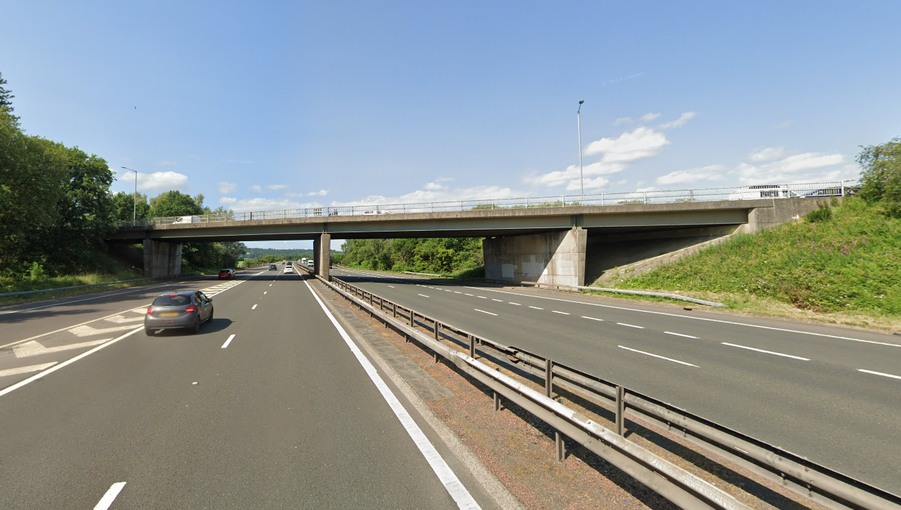 FENCING WORKS ON M9 SOUTHBOUND AT J11