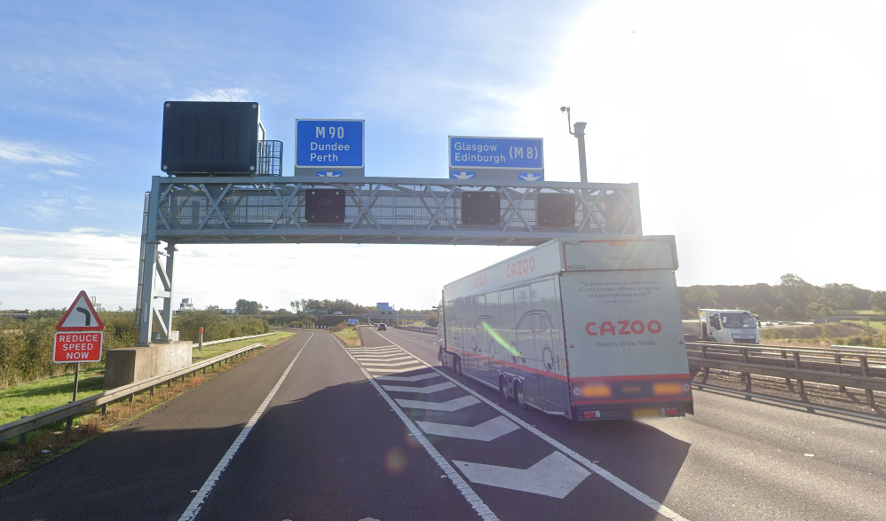 BARRIER REPAIR ON M9 JUNCTION 1A EASTBOUND OFF-SLIP