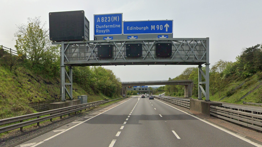 UPGRADING SAFETY BARRIERS AND SIGNS ON THE A823(M) WESTBOUND