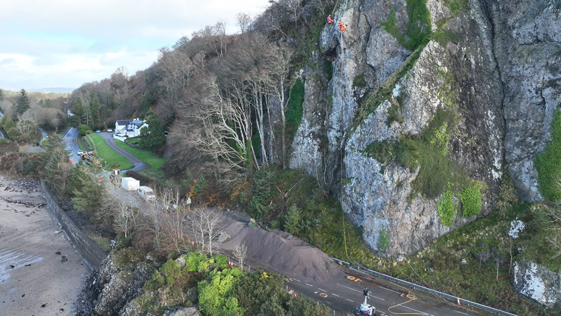 BOULDER SUCCESSFULLY REMOVED FROM A828 ROCK FACE